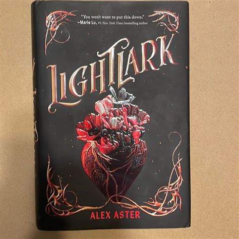Lightlark (The Lightlark Saga Book 1) .